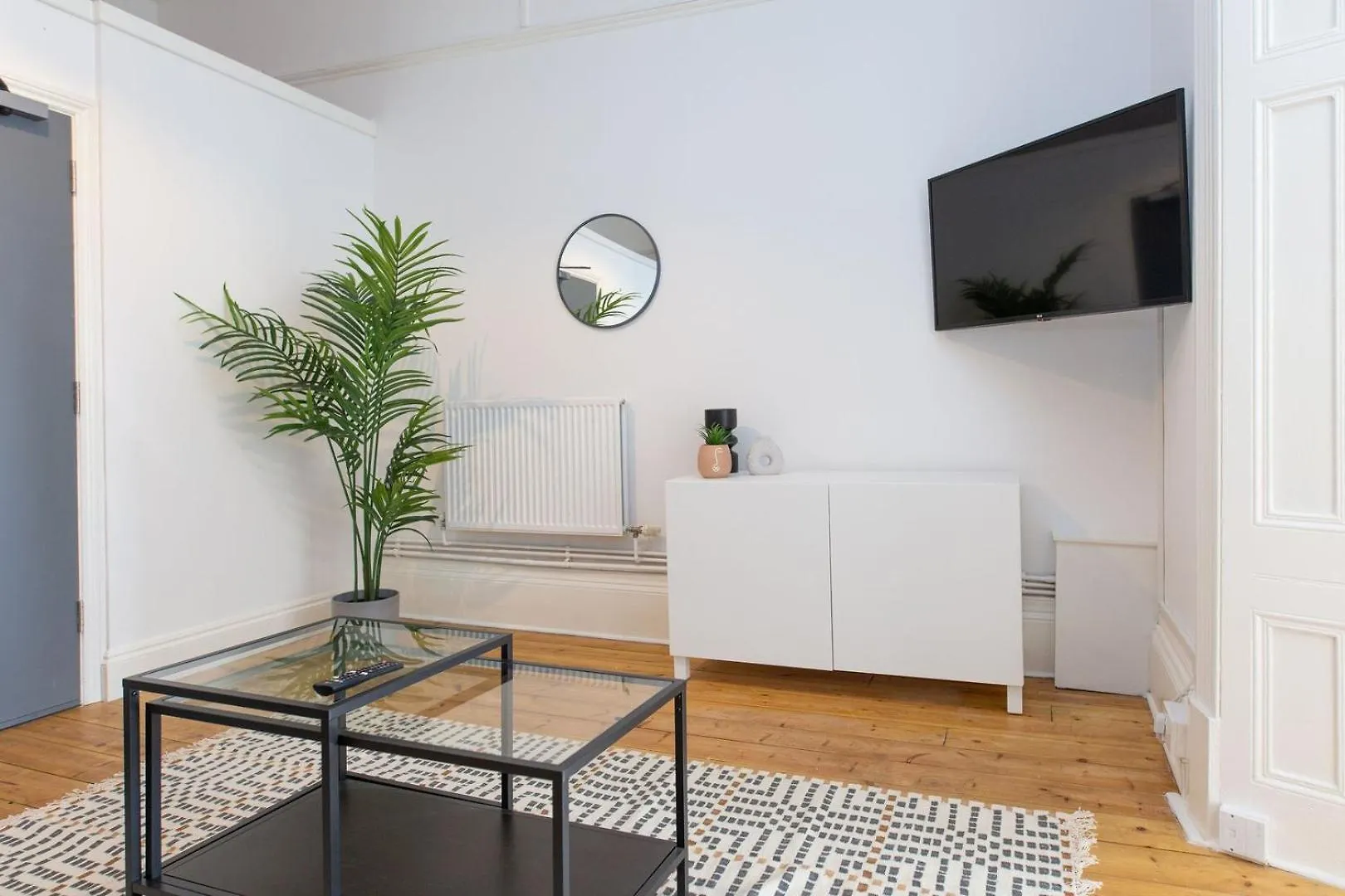 Free Parking | Free Wifi | Smart Tv Apartment Sketty