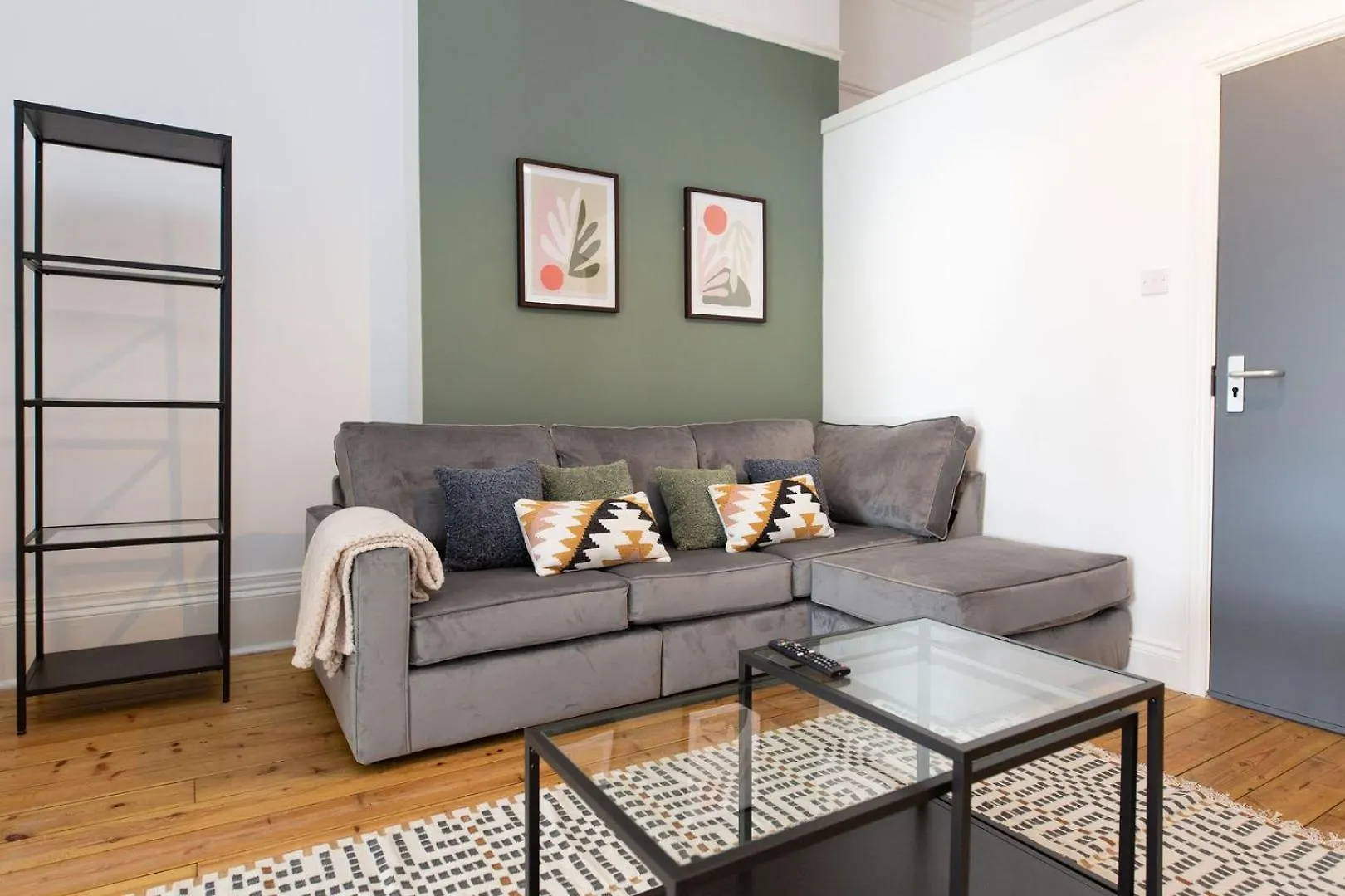 Free Parking | Free Wifi | Smart Tv Apartment Sketty